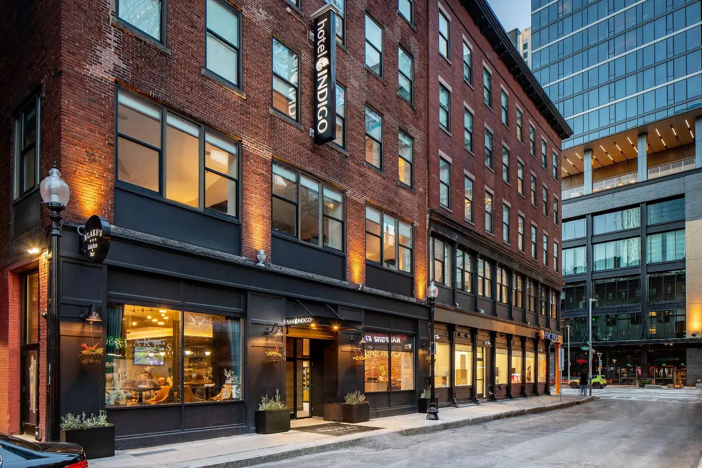 Hotel Indigo Boston Garden EXTERIOR