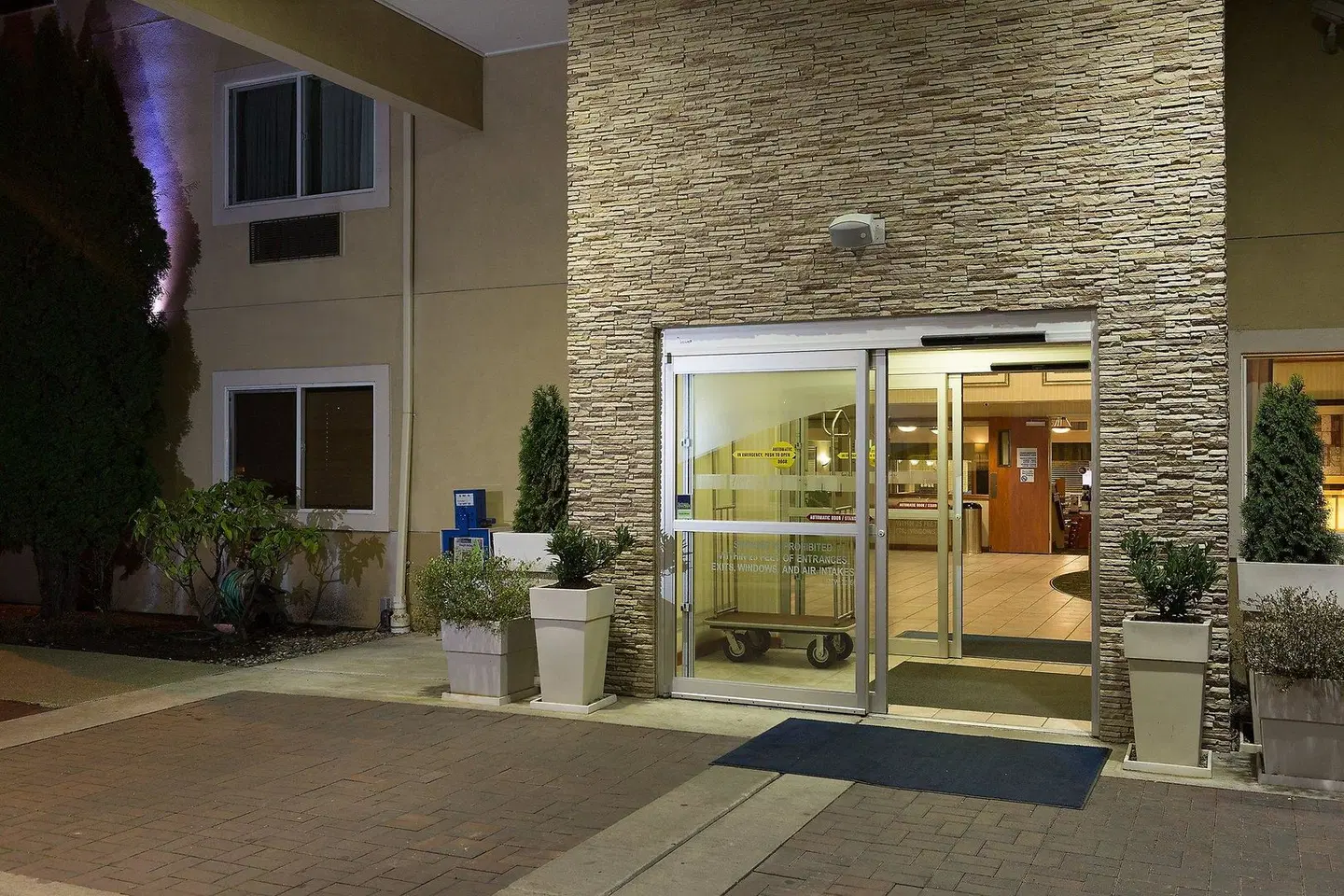 Holiday Inn Express & Suites Burlington by IHG EXTERIOR