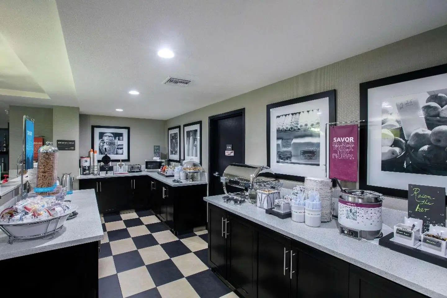 Hampton Inn & Suites Hermosa Beach Bar