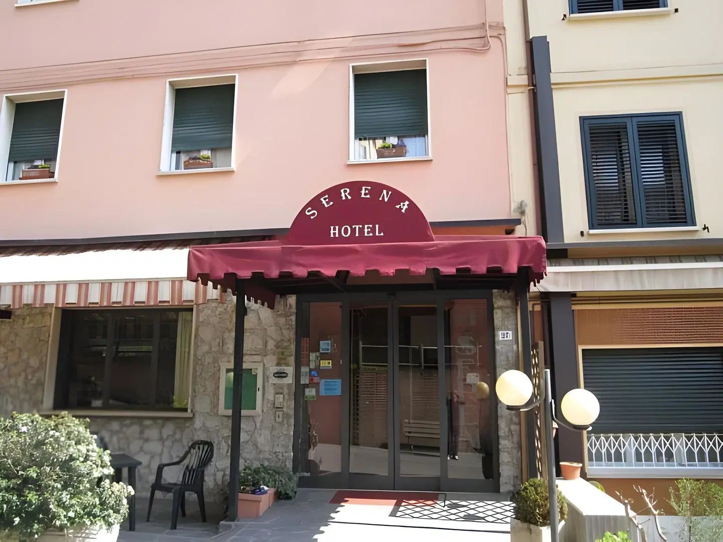 Serena EXTERIOR