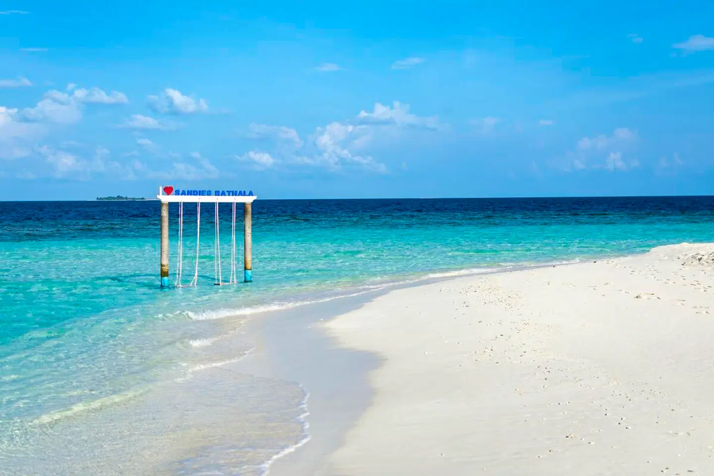 Sandies Bathala BEACH