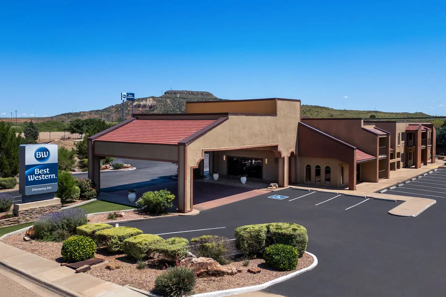 Best Western Discovery Inn EXTERIOR