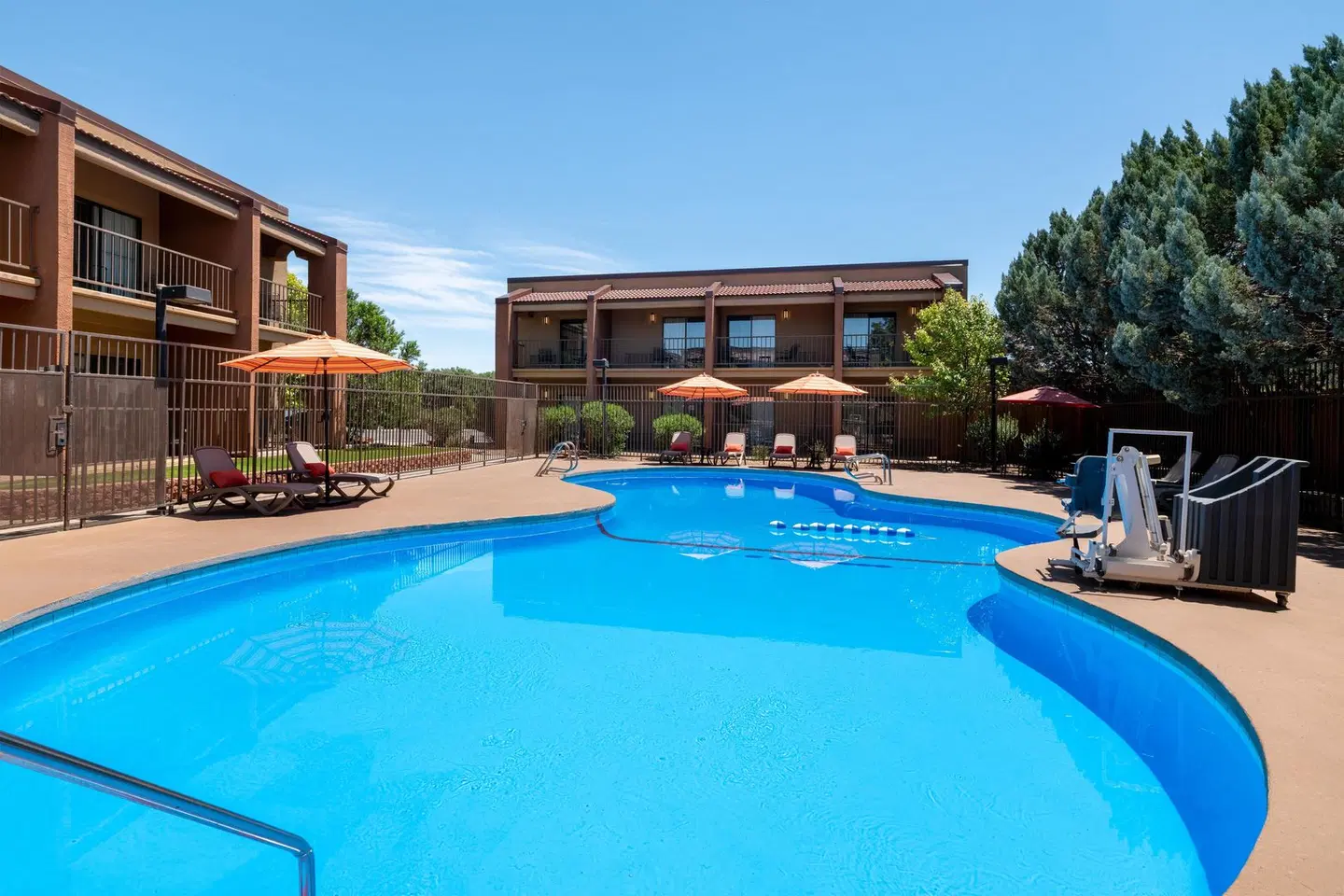 Best Western Discovery Inn OUTDOOR_POOL