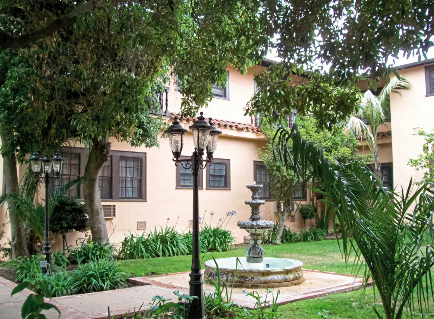 Historic Santa Maria Inn EXTERIOR