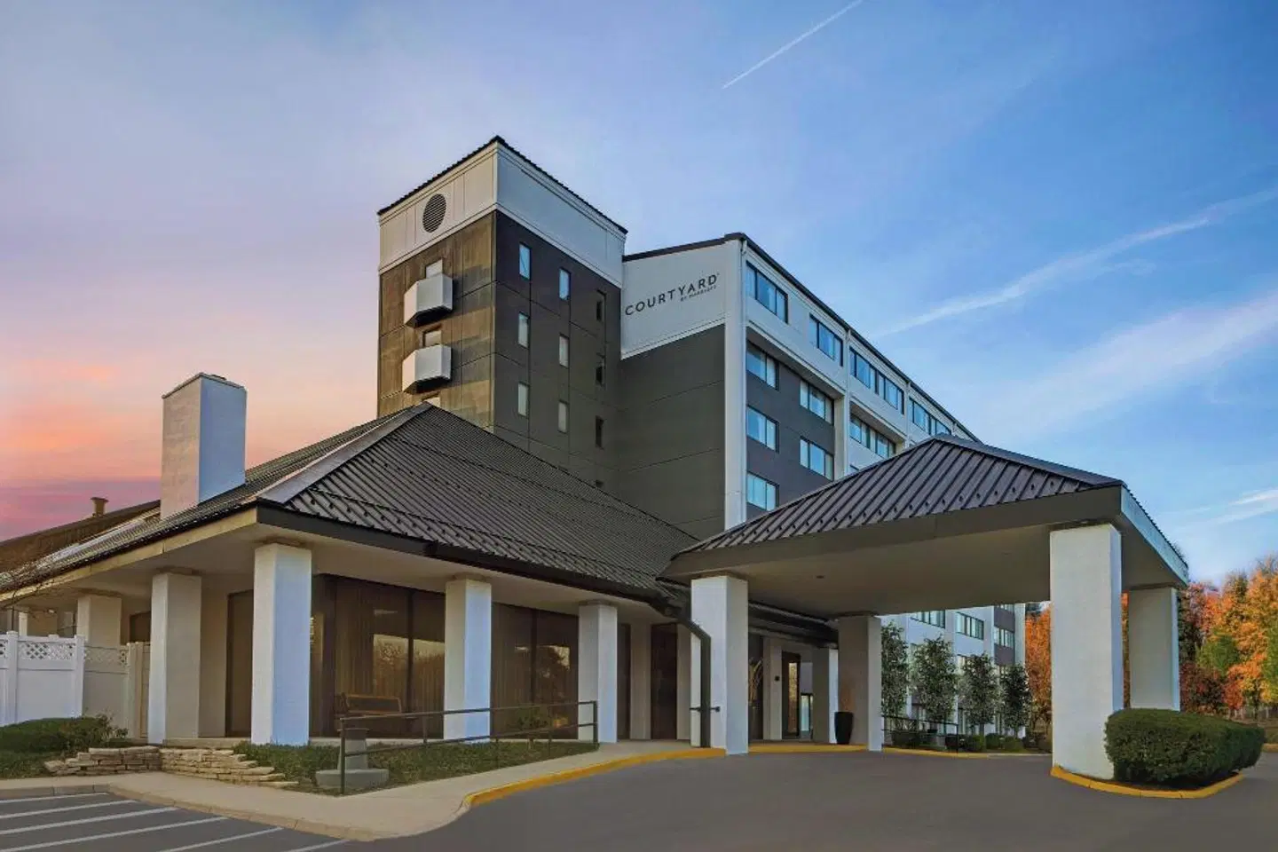 Courtyard by Marriott Chicago Elmhurst/Oakbrook Area EXTERIOR