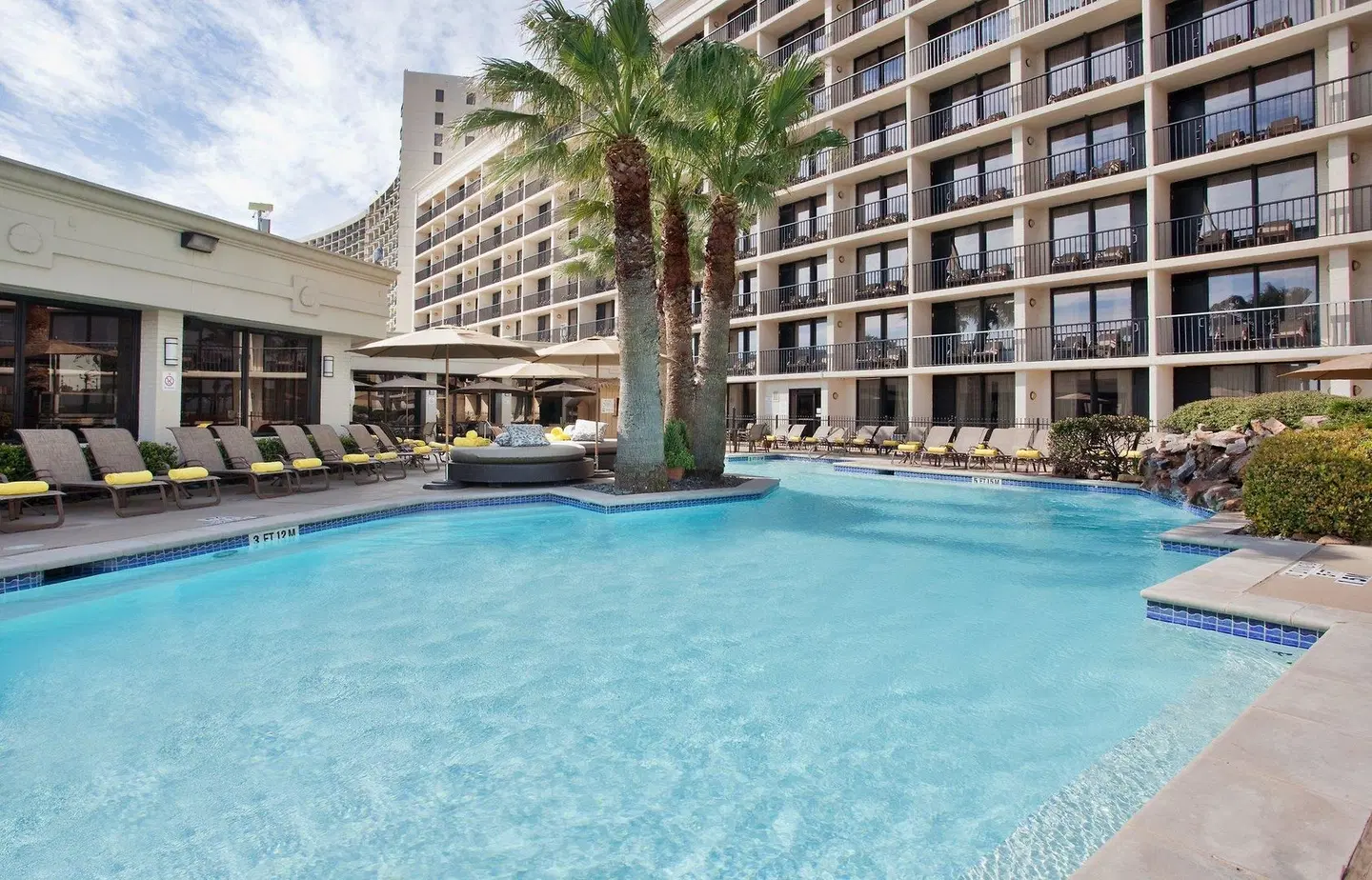 Holiday Inn Resort Galveston-On The Beach by IHG OUTDOOR_POOL