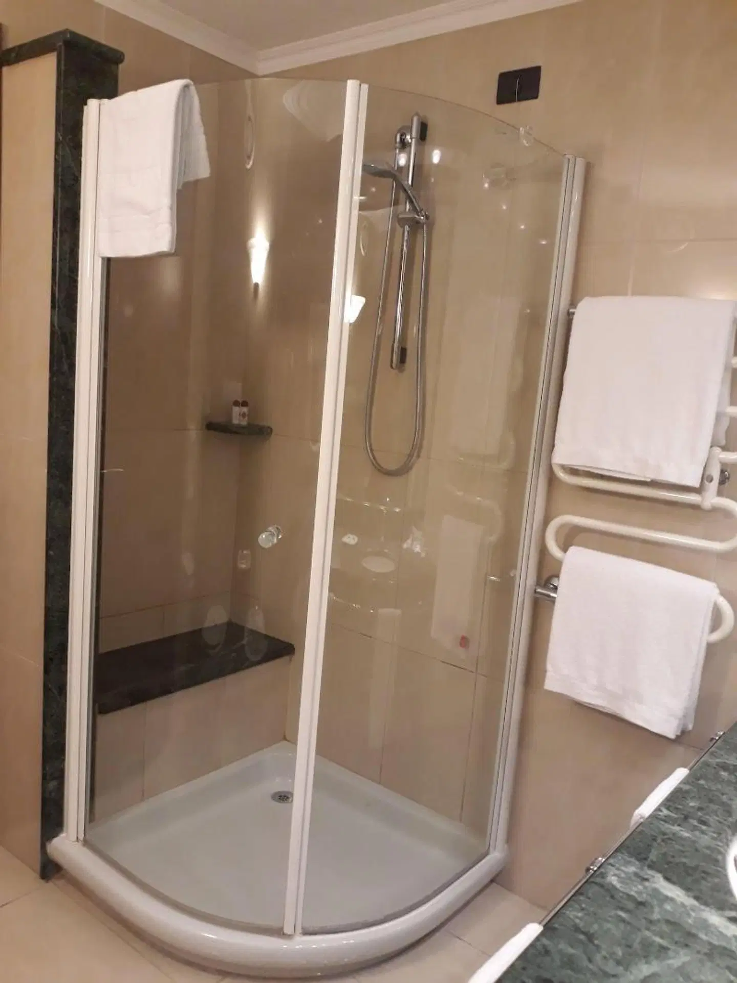 Hotel Motel Luna BATHROOM