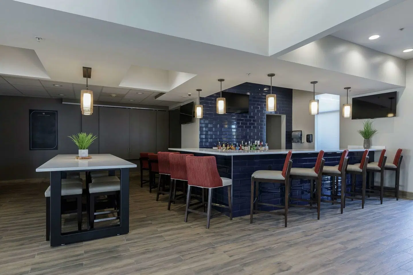 Hilton Garden Inn Elkhart Bar