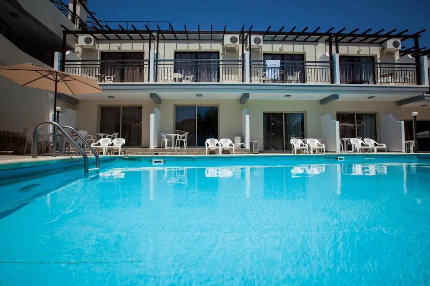 Crystallo Apartments OUTDOOR_POOL