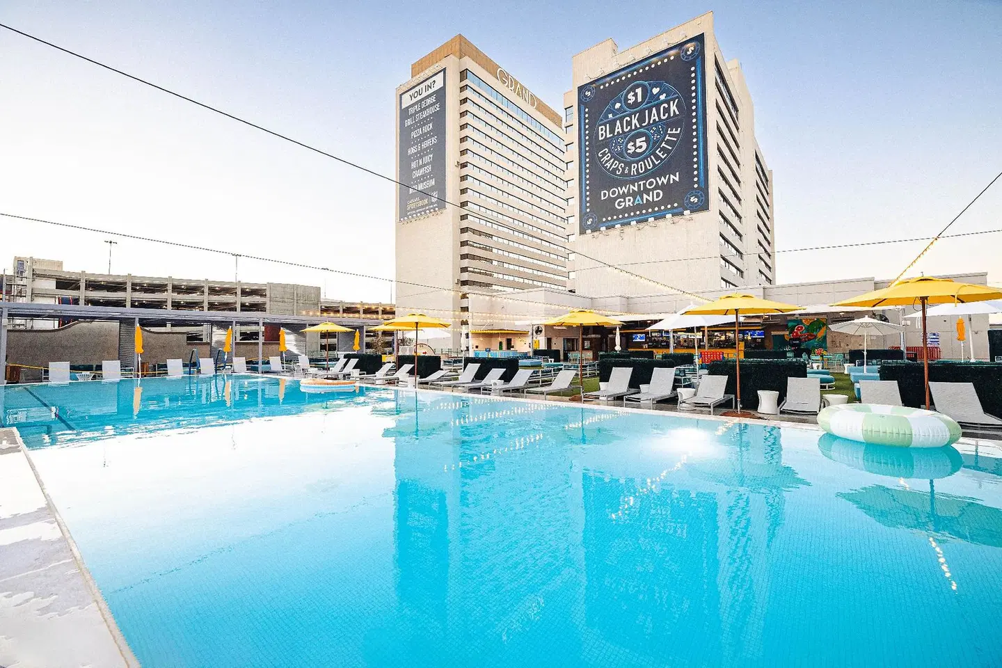 Downtown Grand, an Ascend Hotel EXTERIOR