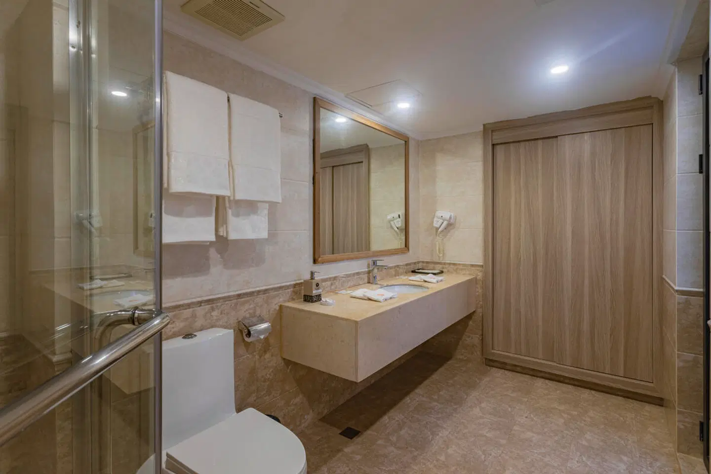 Kaani Grand Seaview Badezimmer