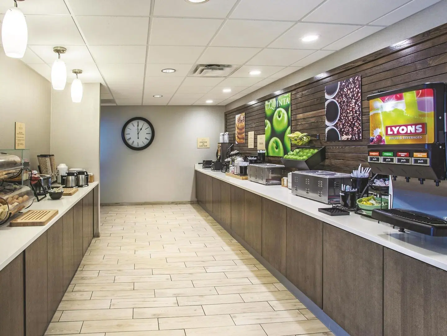La Quinta Inn & Suites by Wyndham Duluth Bar