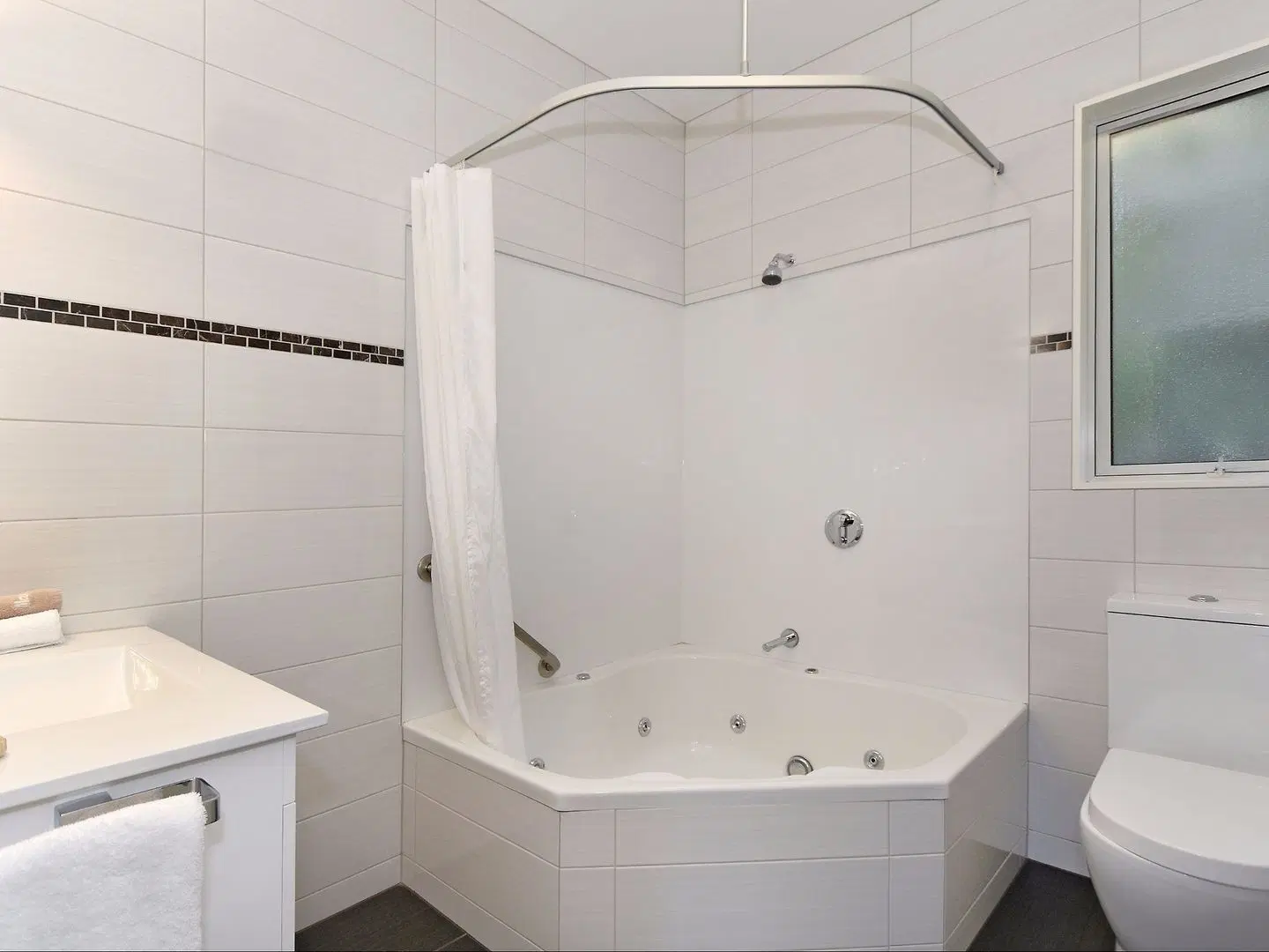 Aspen Court Motel Franz Josef BATHROOM