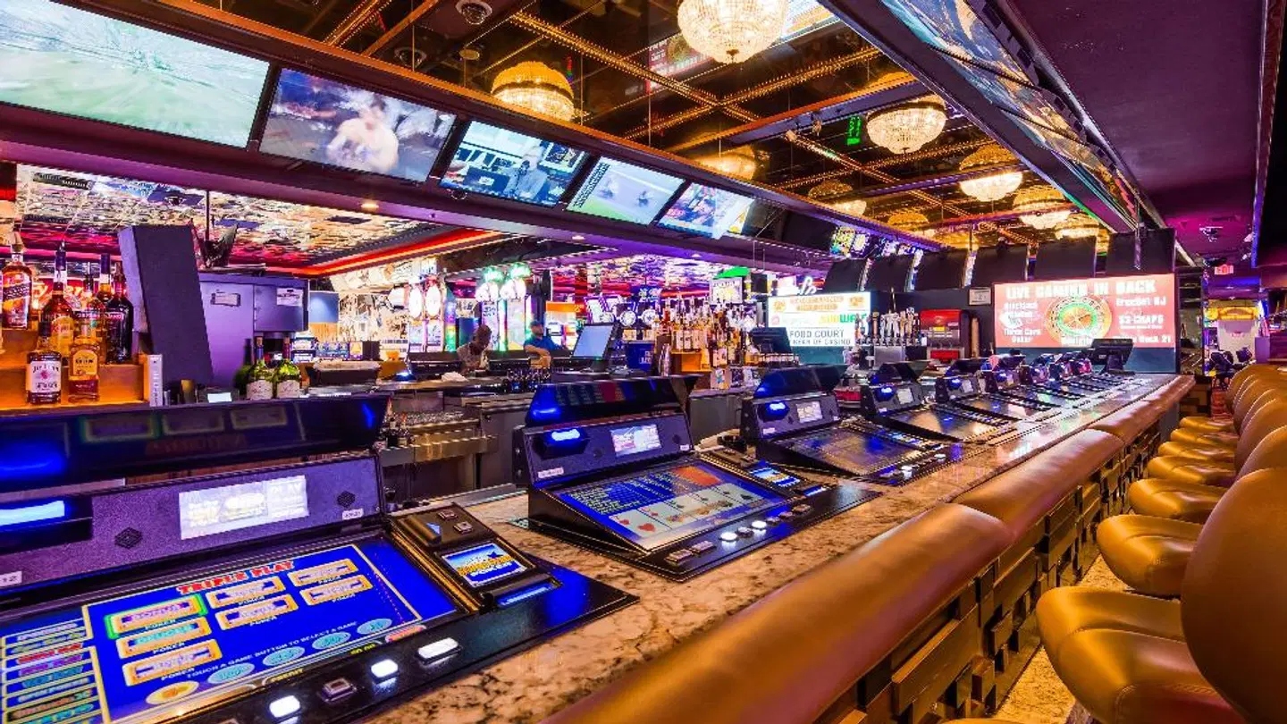 Best Western Plus Casino Royale - On The Strip [No Resort Fees] Bar