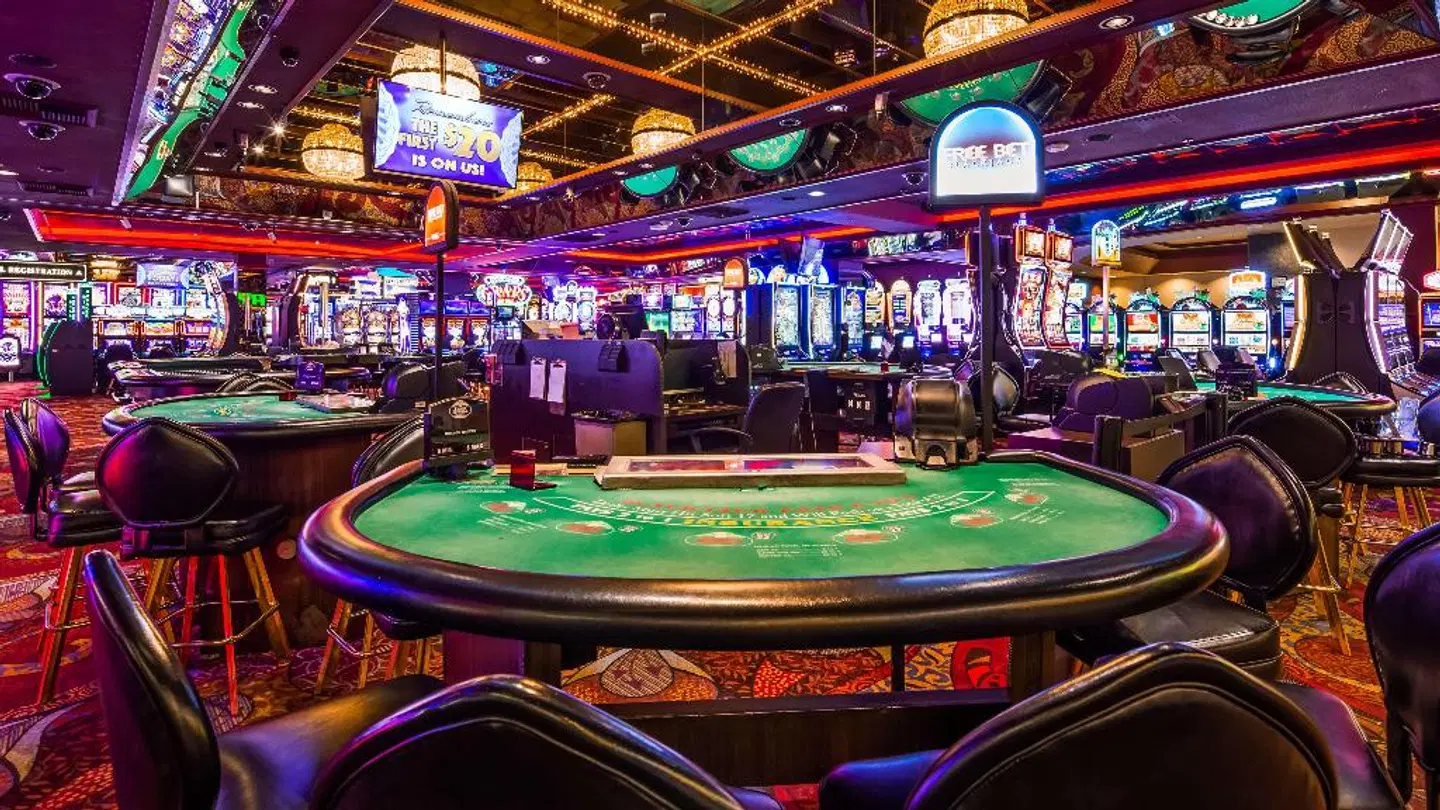 Best Western Plus Casino Royale - On The Strip [No Resort Fees] Bar