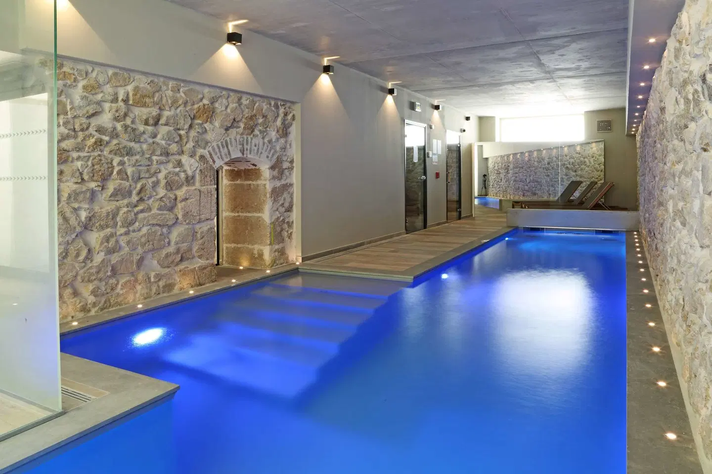 Best Western La Joliette Hallenbad