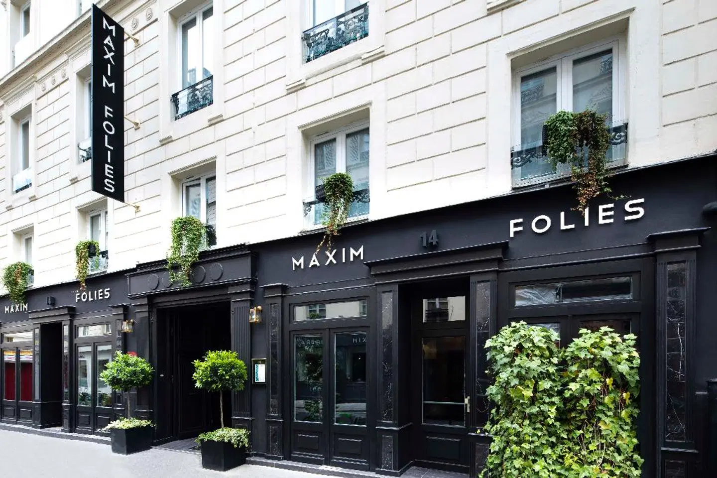 Maxim Folies EXTERIOR