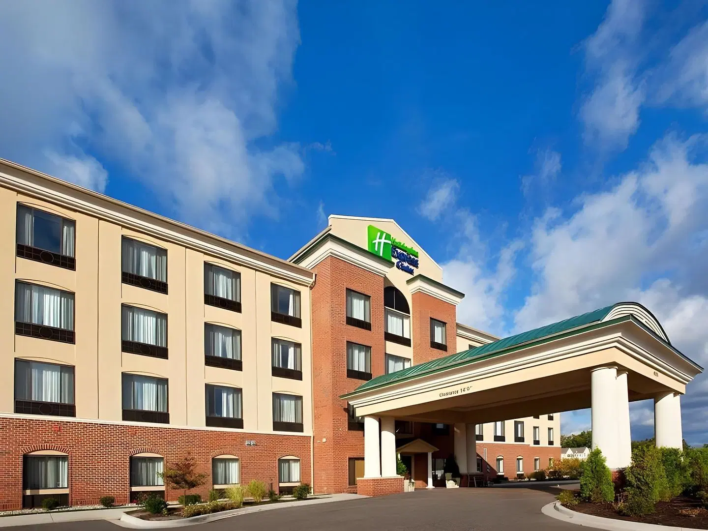 Holiday Inn Express & Suites Utica by IHG EXTERIOR