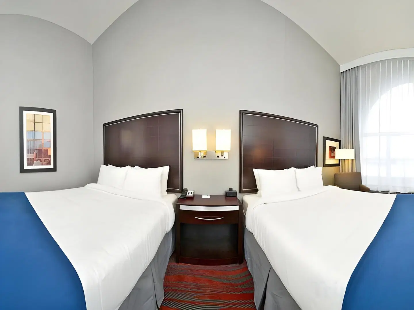 Holiday Inn Express & Suites Utica by IHG ROOM_EXAMPLE