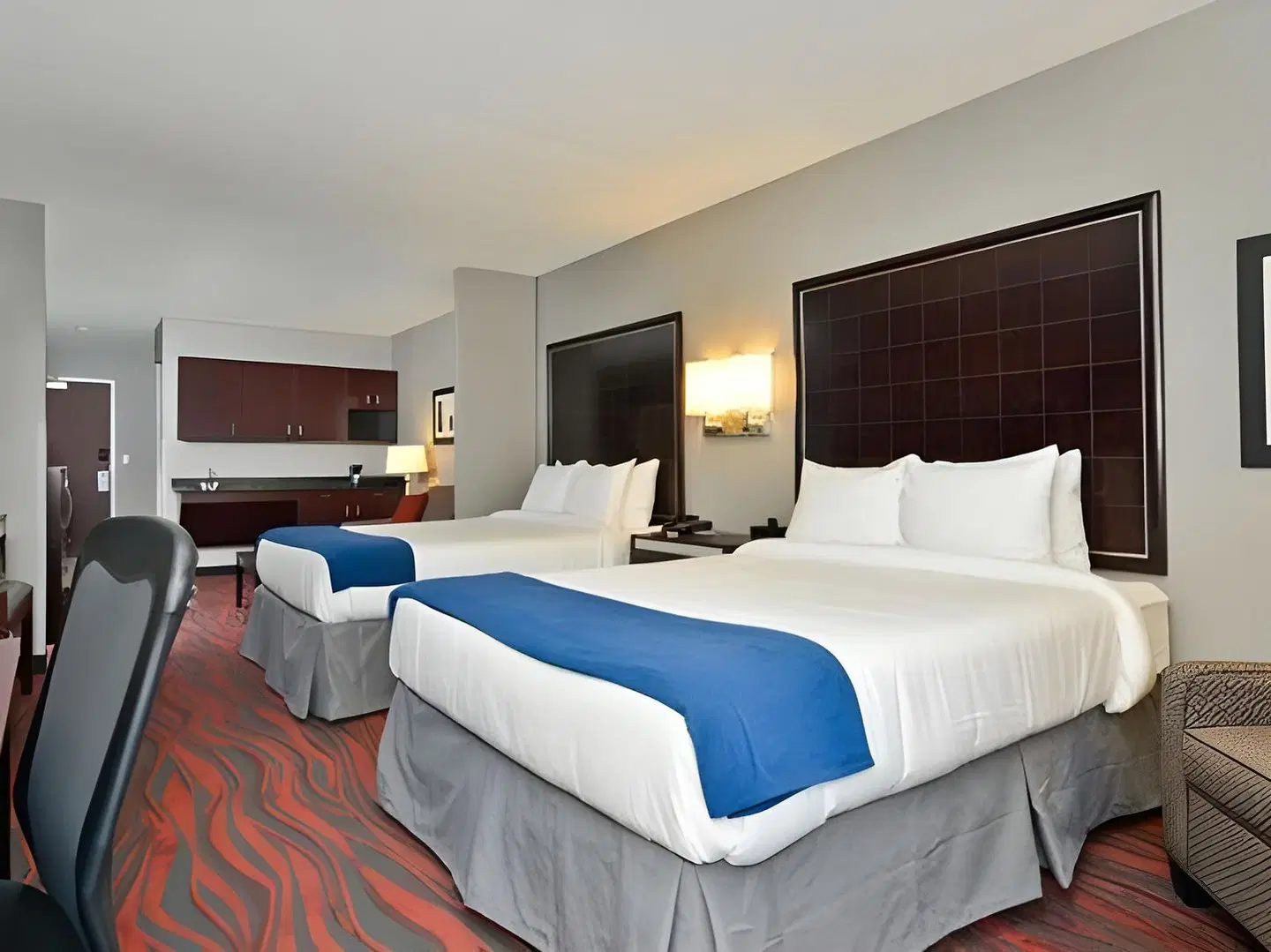 Holiday Inn Express & Suites Utica by IHG ROOM_EXAMPLE