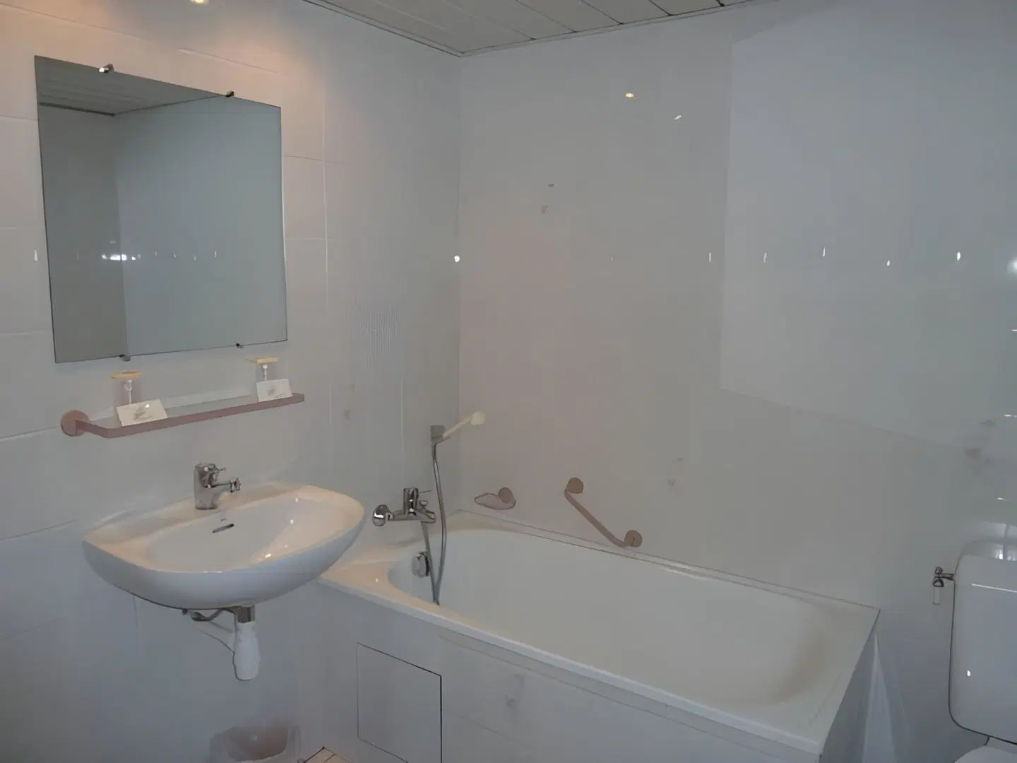 Grand Hôtel d'Espagne BATHROOM