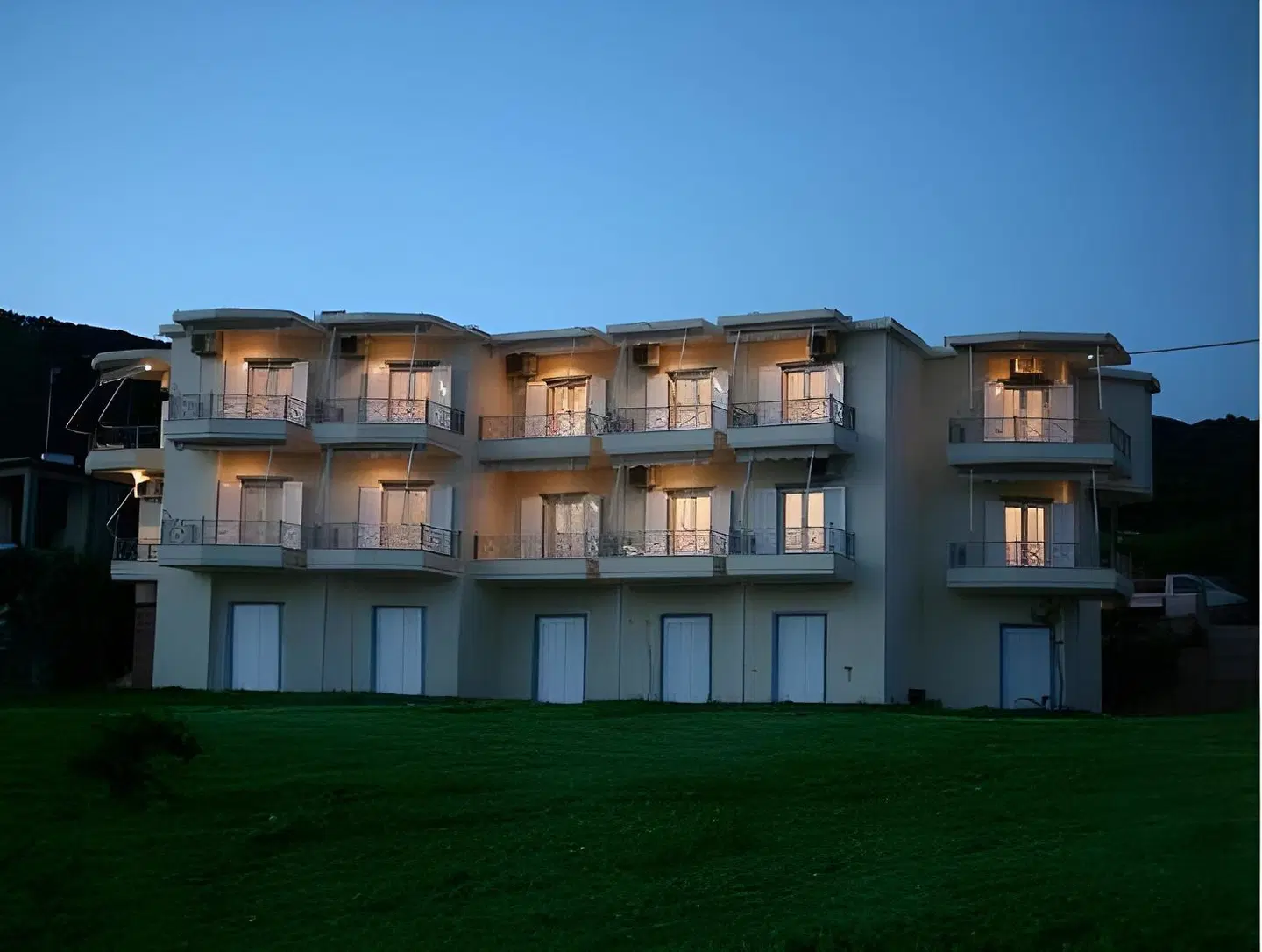 Staikos EXTERIOR