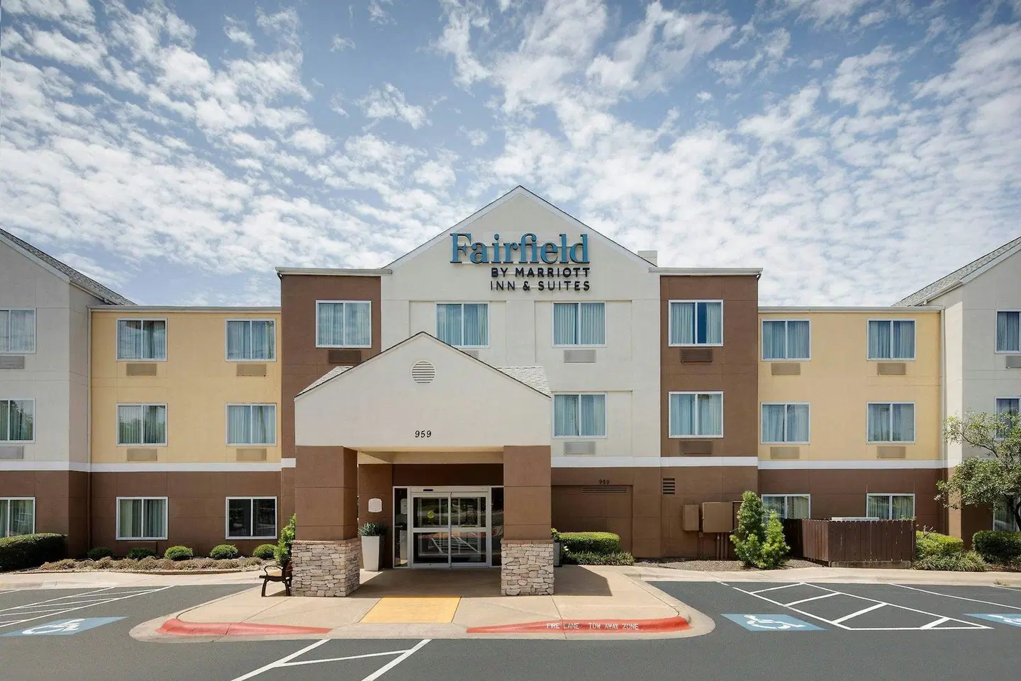Fairfield Inn & Suites by Marriott Austin - University Area EXTERIOR