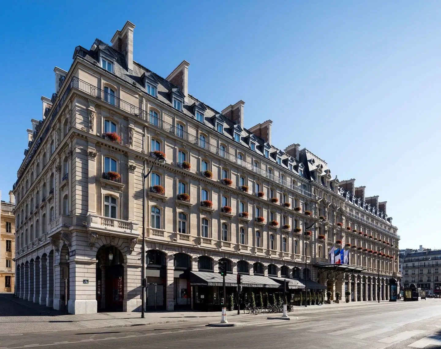Hilton Paris Opera EXTERIOR