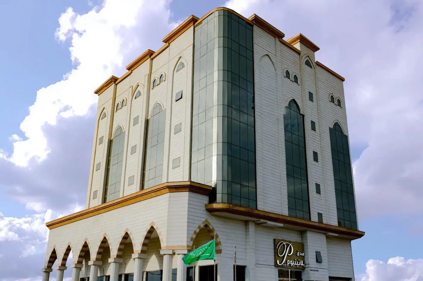 Platinum The First EXTERIOR