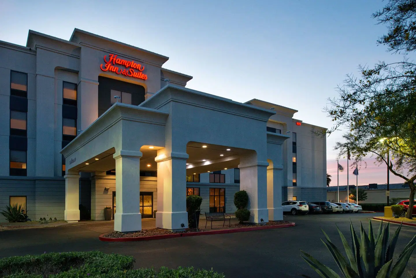 Hampton Inn & Suites Las Vegas Airport EXTERIOR