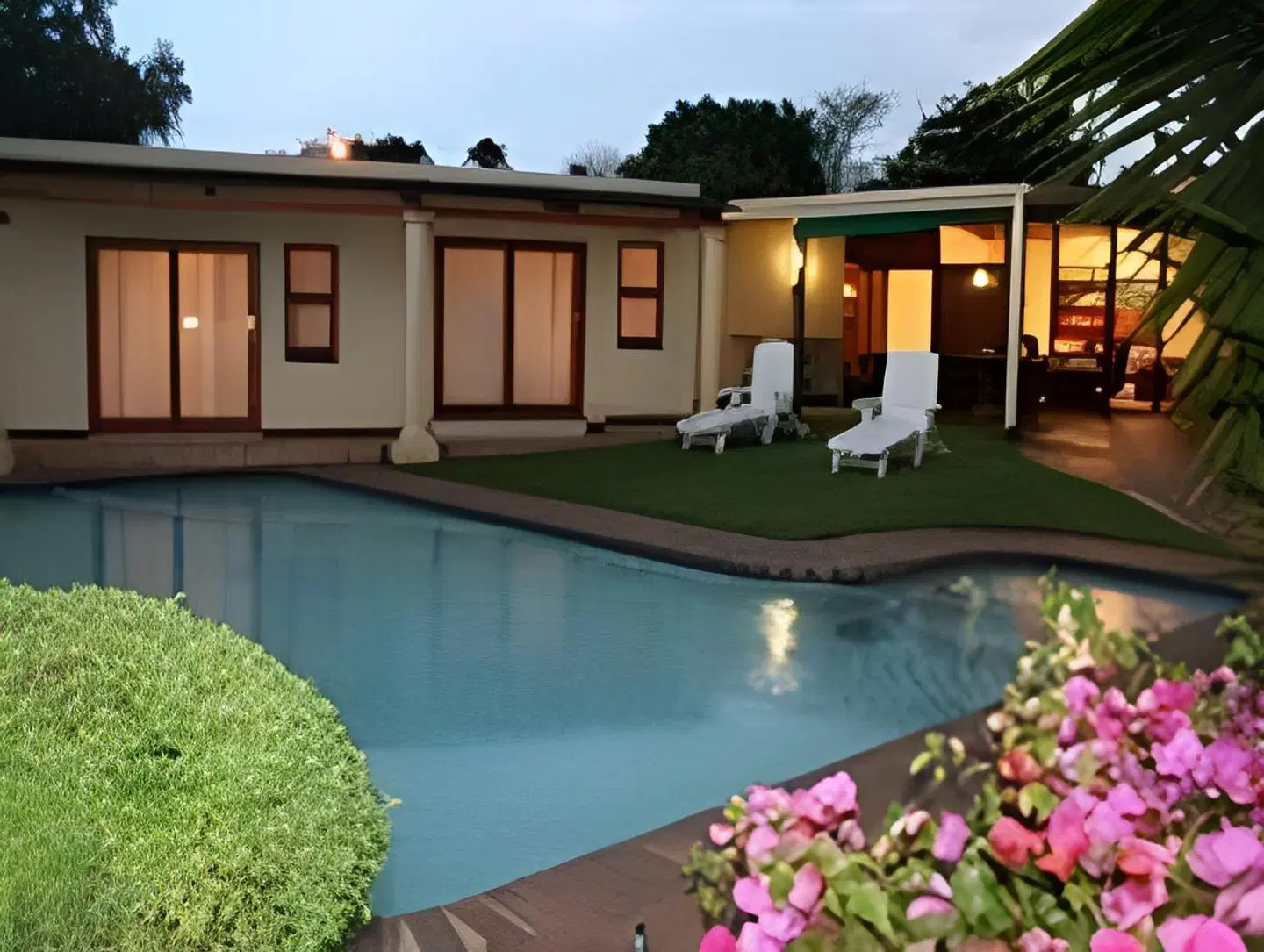 Somona Guest House EXTERIOR