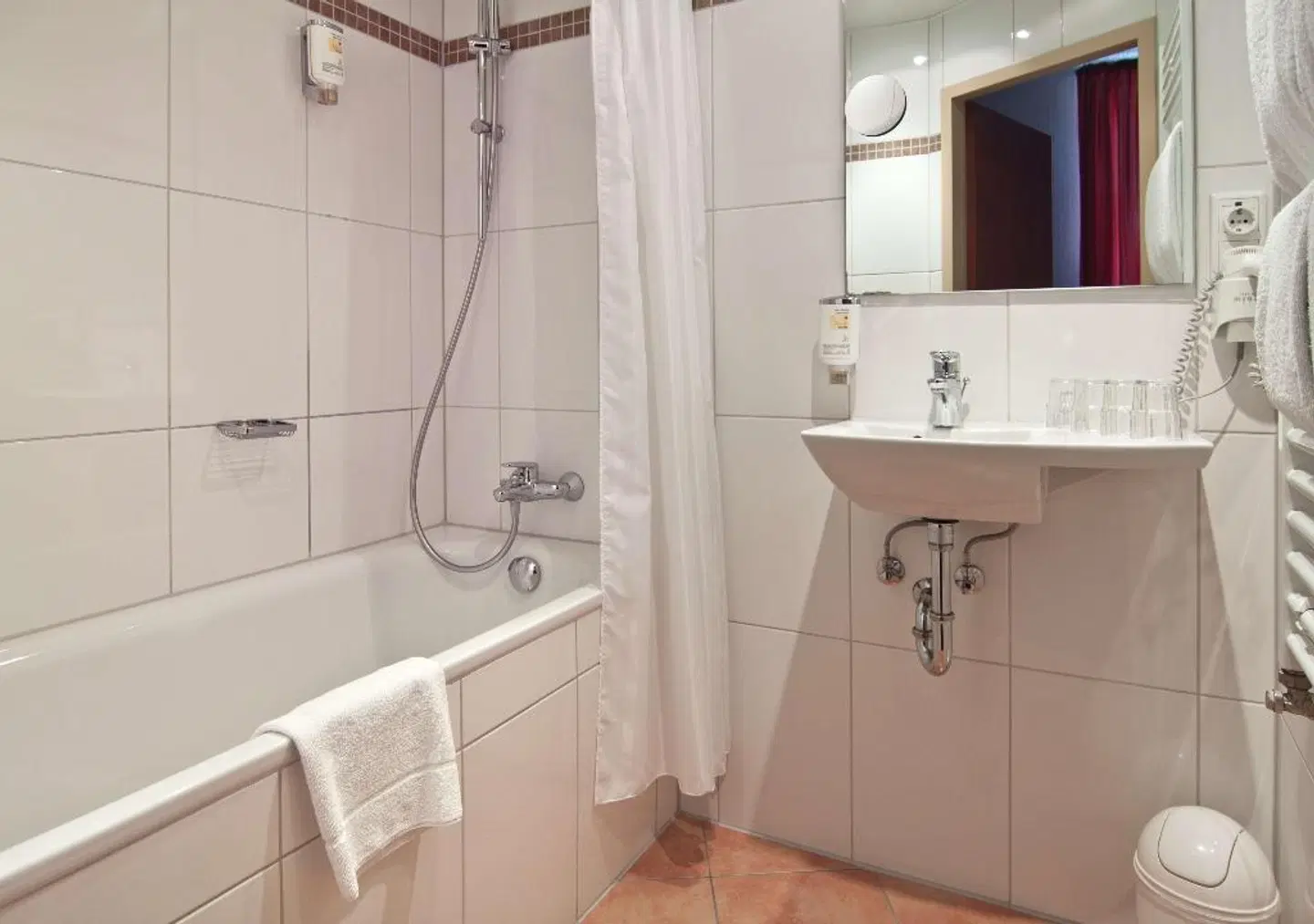 Garner Hotel Hamburg - Graf Moltke Badezimmer