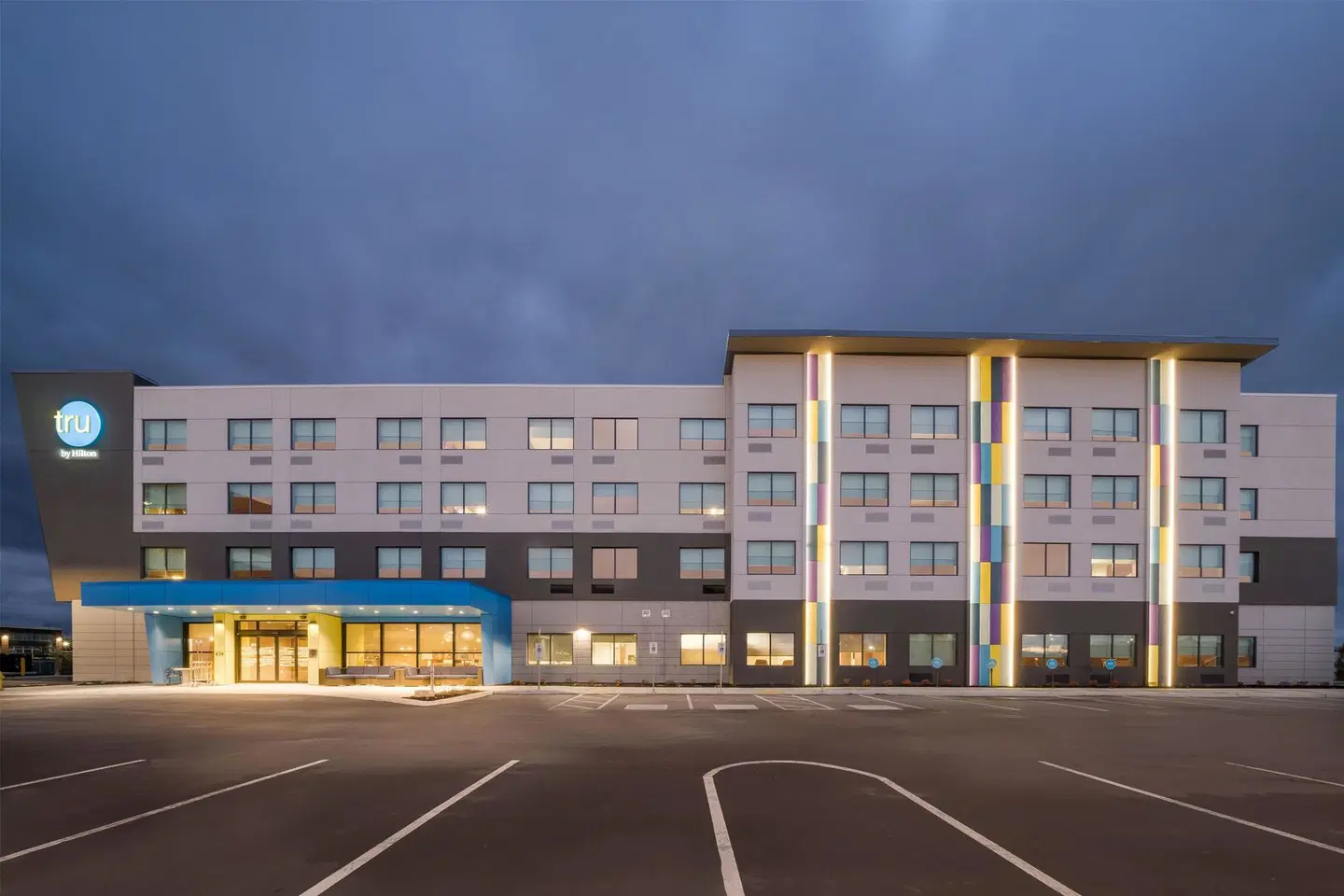 Tru by Hilton Oshawa EXTERIOR