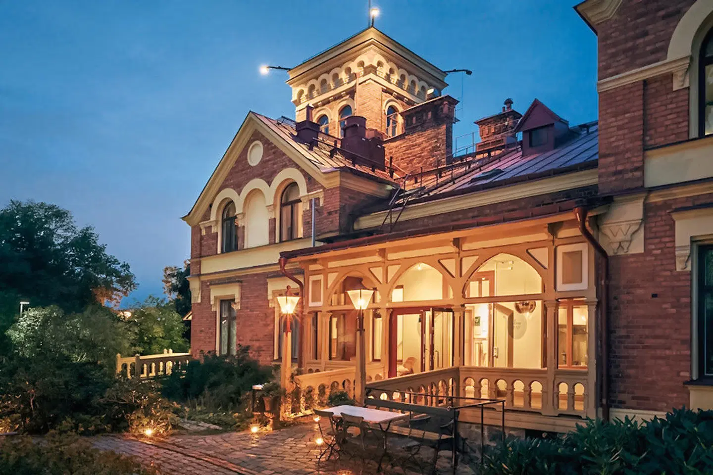 Hotel J EXTERIOR