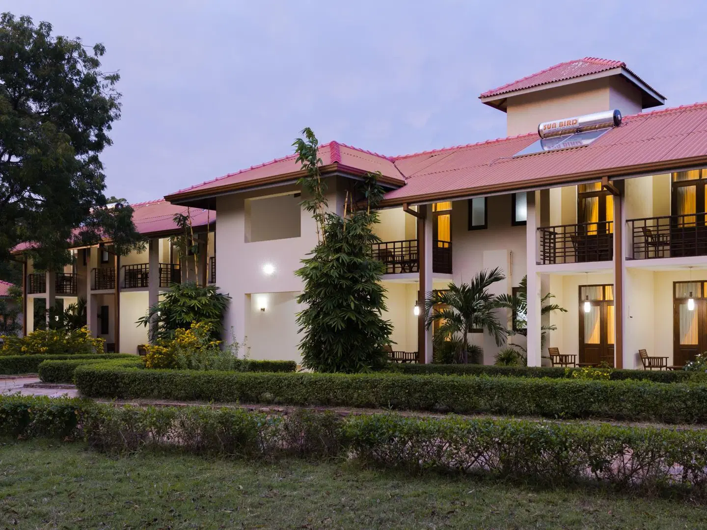 Chenra Hotel EXTERIOR