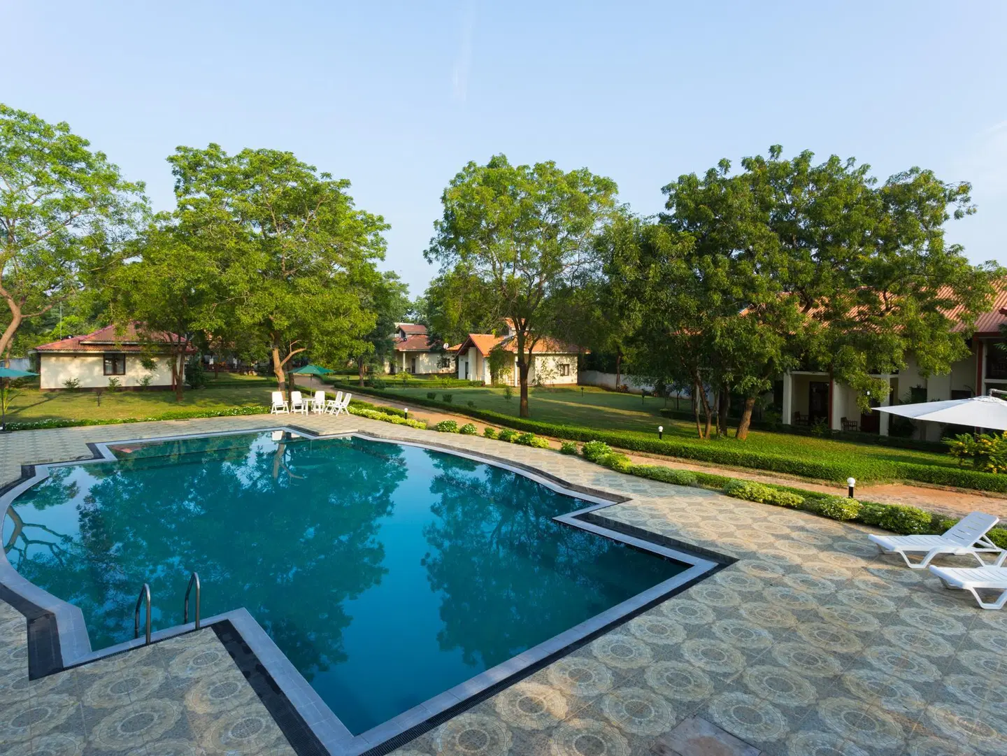 Chenra Hotel OUTDOOR_POOL