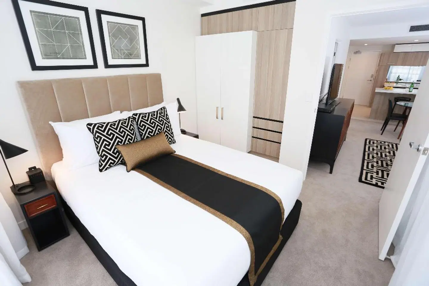 Alex Perry Hotel & Apartments ROOM_EXAMPLE