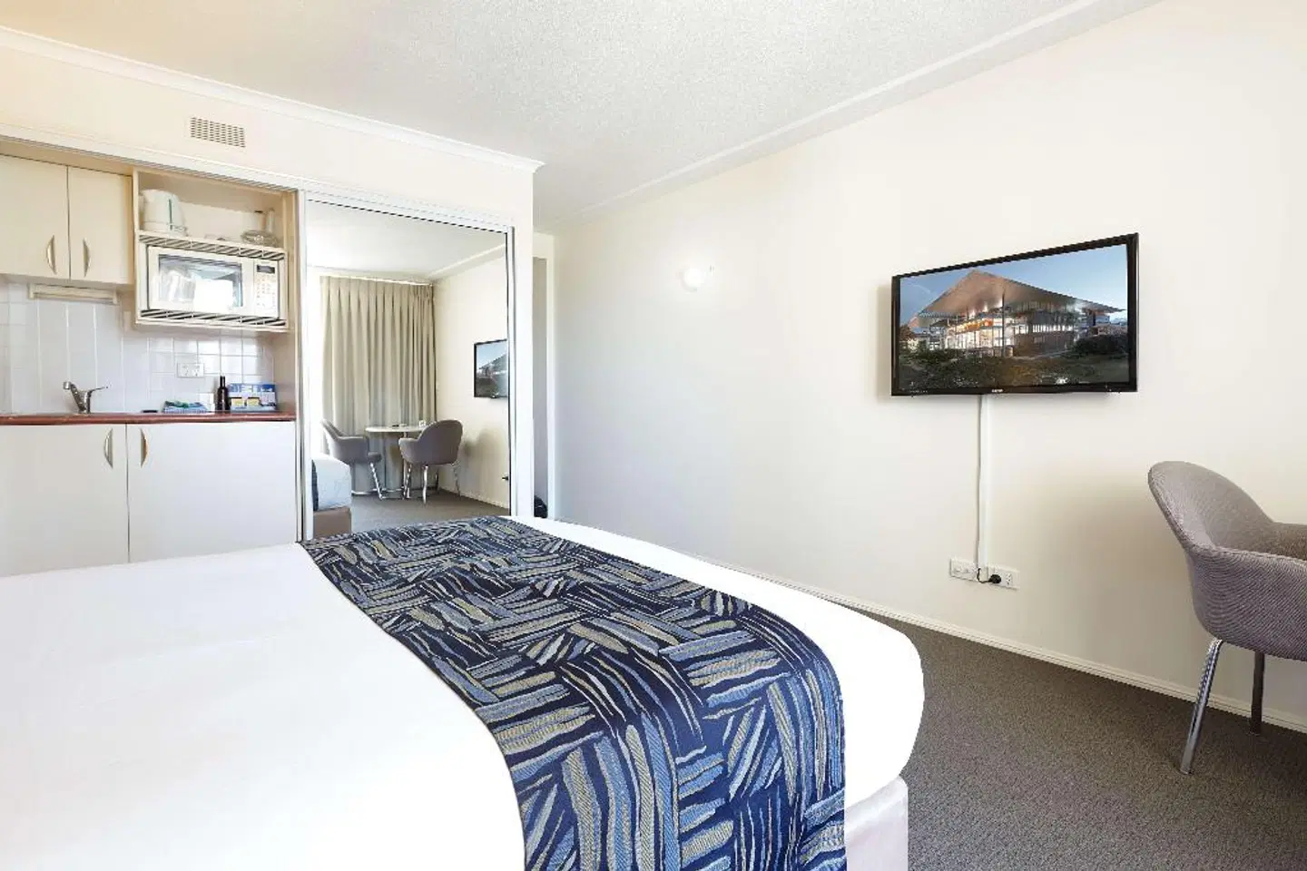 West End Central Apartments ROOM_EXAMPLE