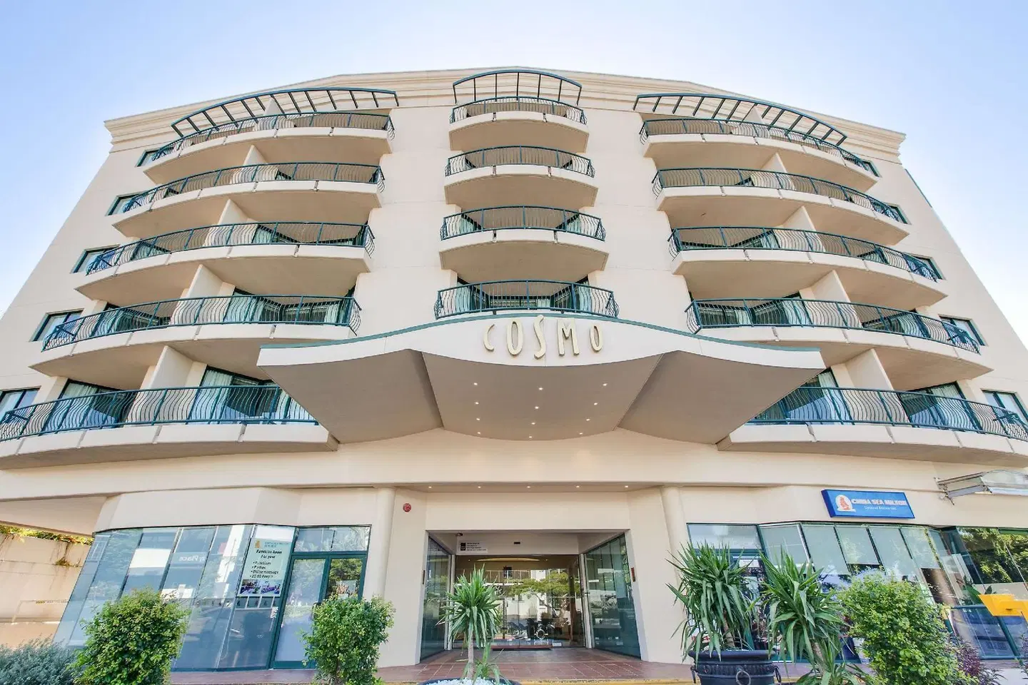 Cosmo Apartment Hotel EXTERIOR