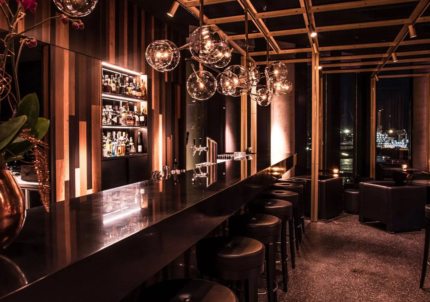 Empire Riverside Bar