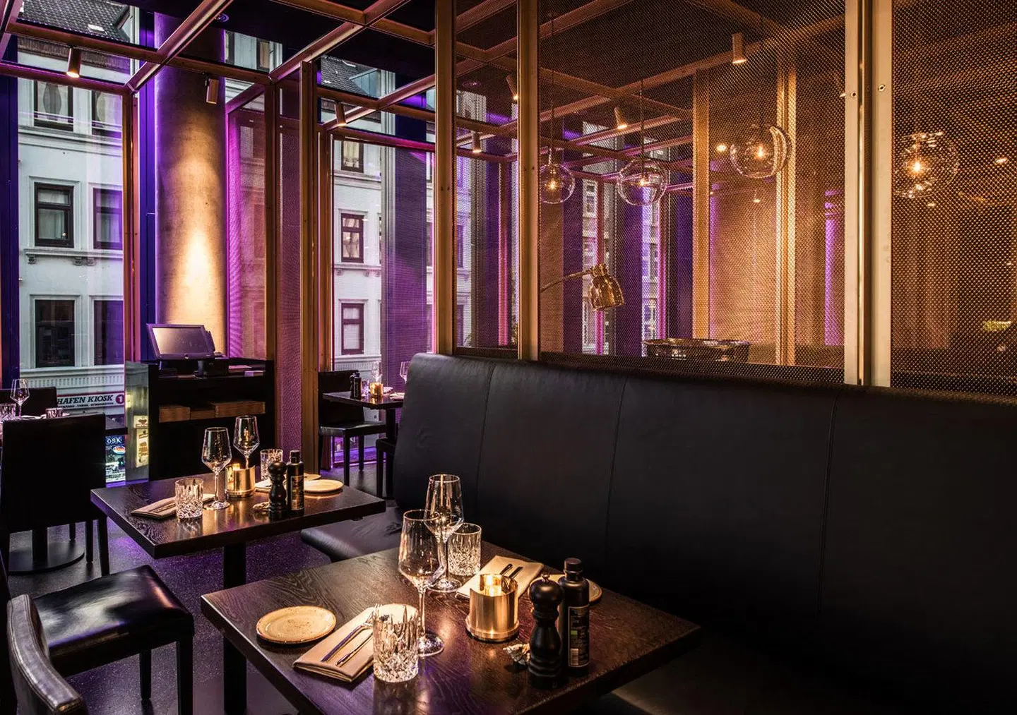 Empire Riverside RESTAURANT
