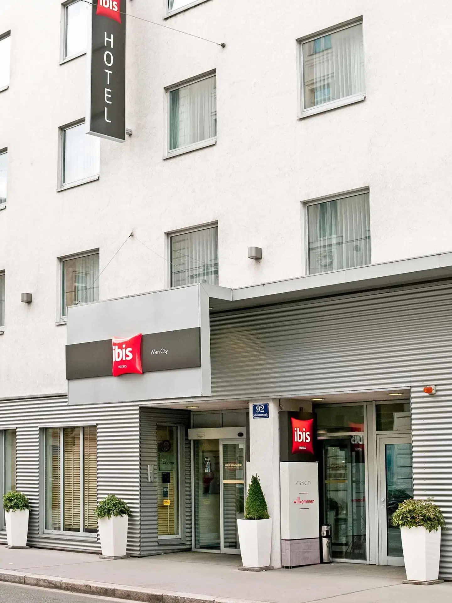ibis Wien City EXTERIOR