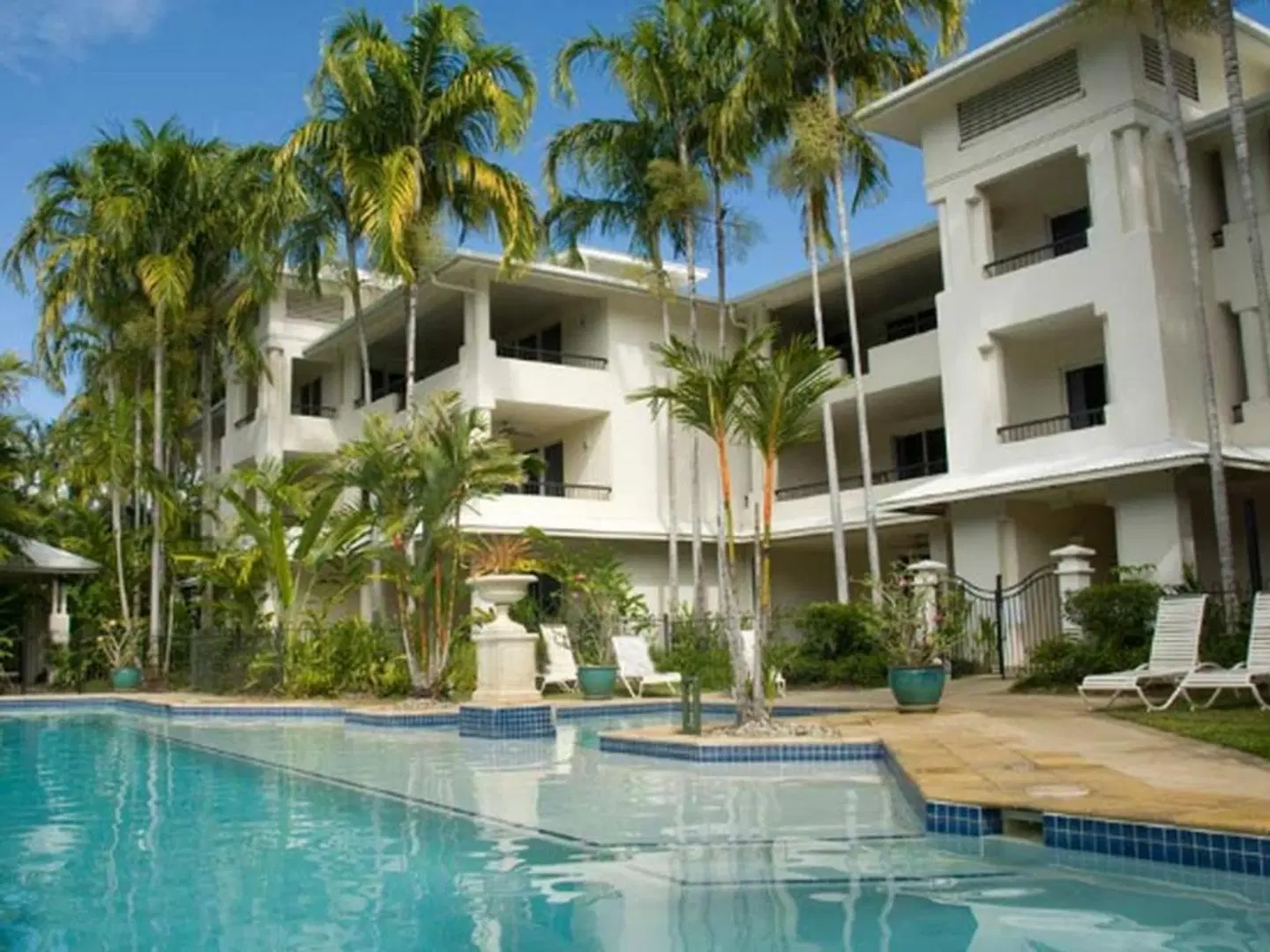 Mandalay Luxury Beachfront Apartments OUTDOOR_POOL