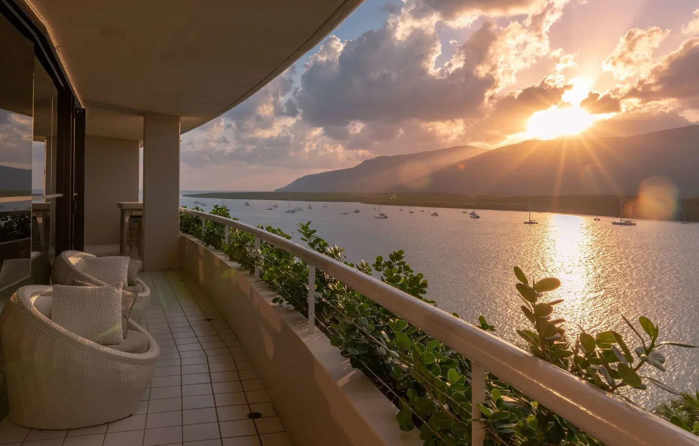 Hilton Cairns LANDSCAPE