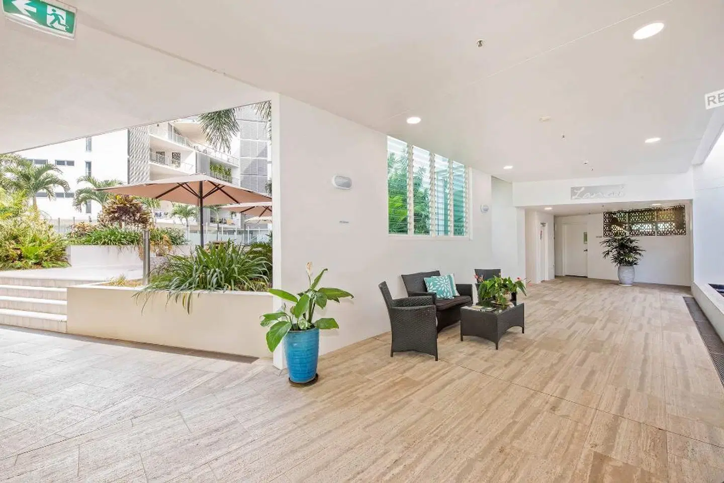 Lanai Riverside Apartments LOUNGE_LOBBY