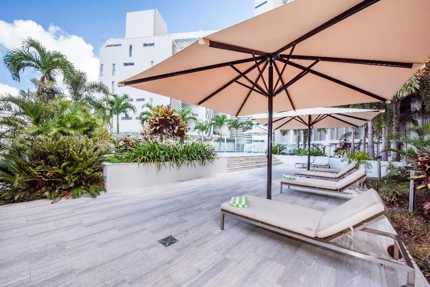 Lanai Riverside Apartments Terrasse