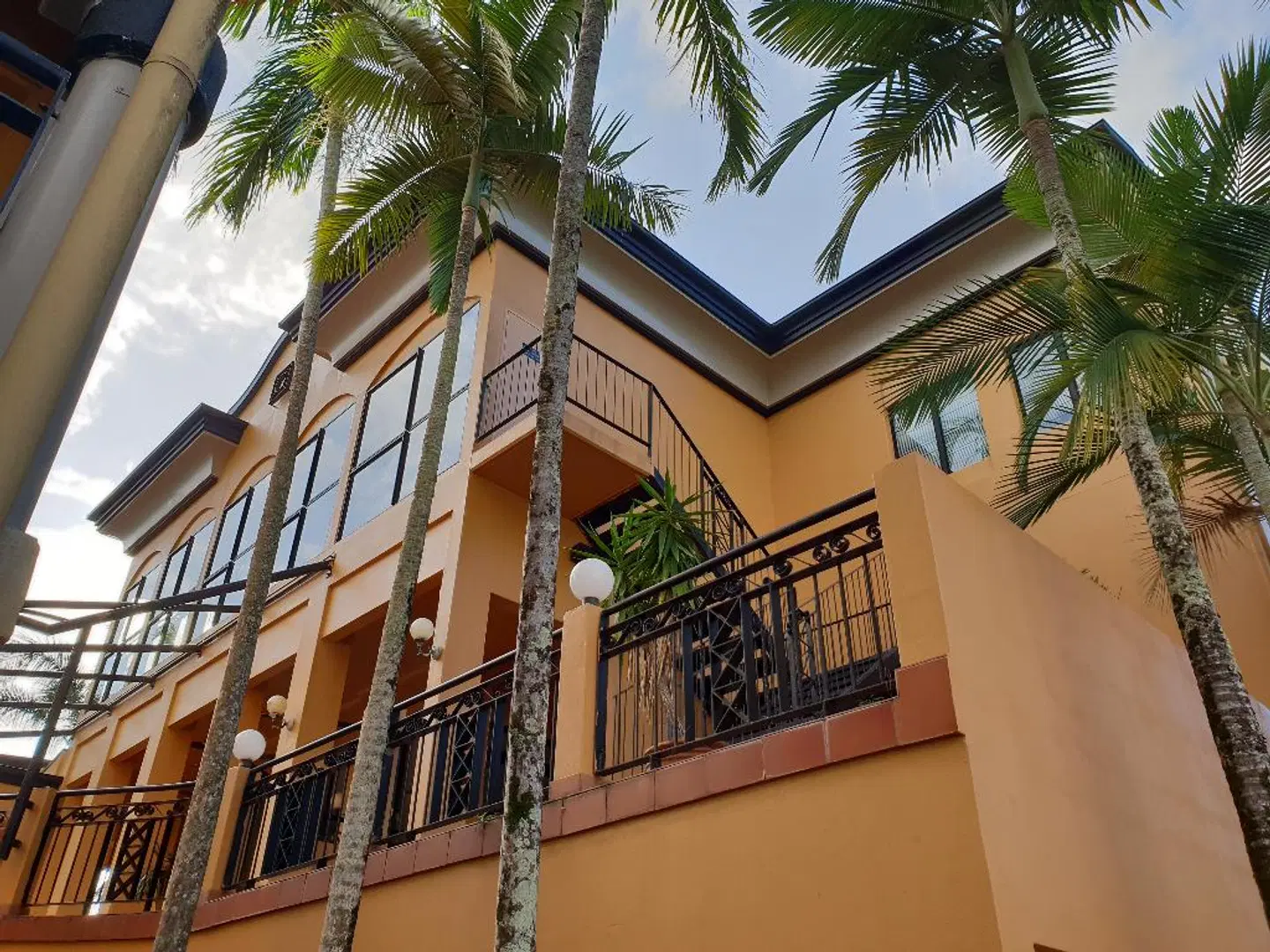 Palm Royale Cairns EXTERIOR