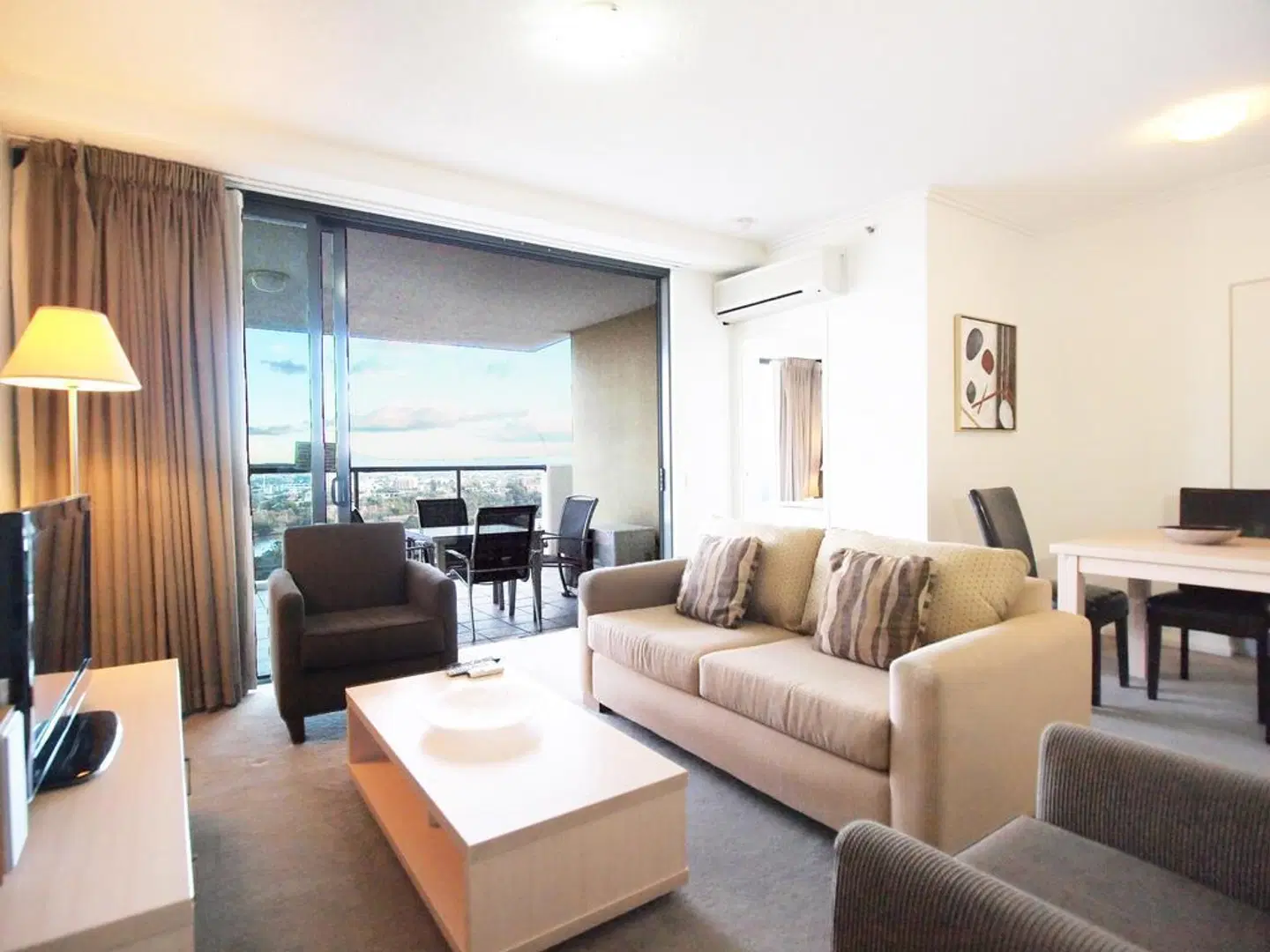 Oaks Brisbane on Margaret Suites LOUNGE_LOBBY