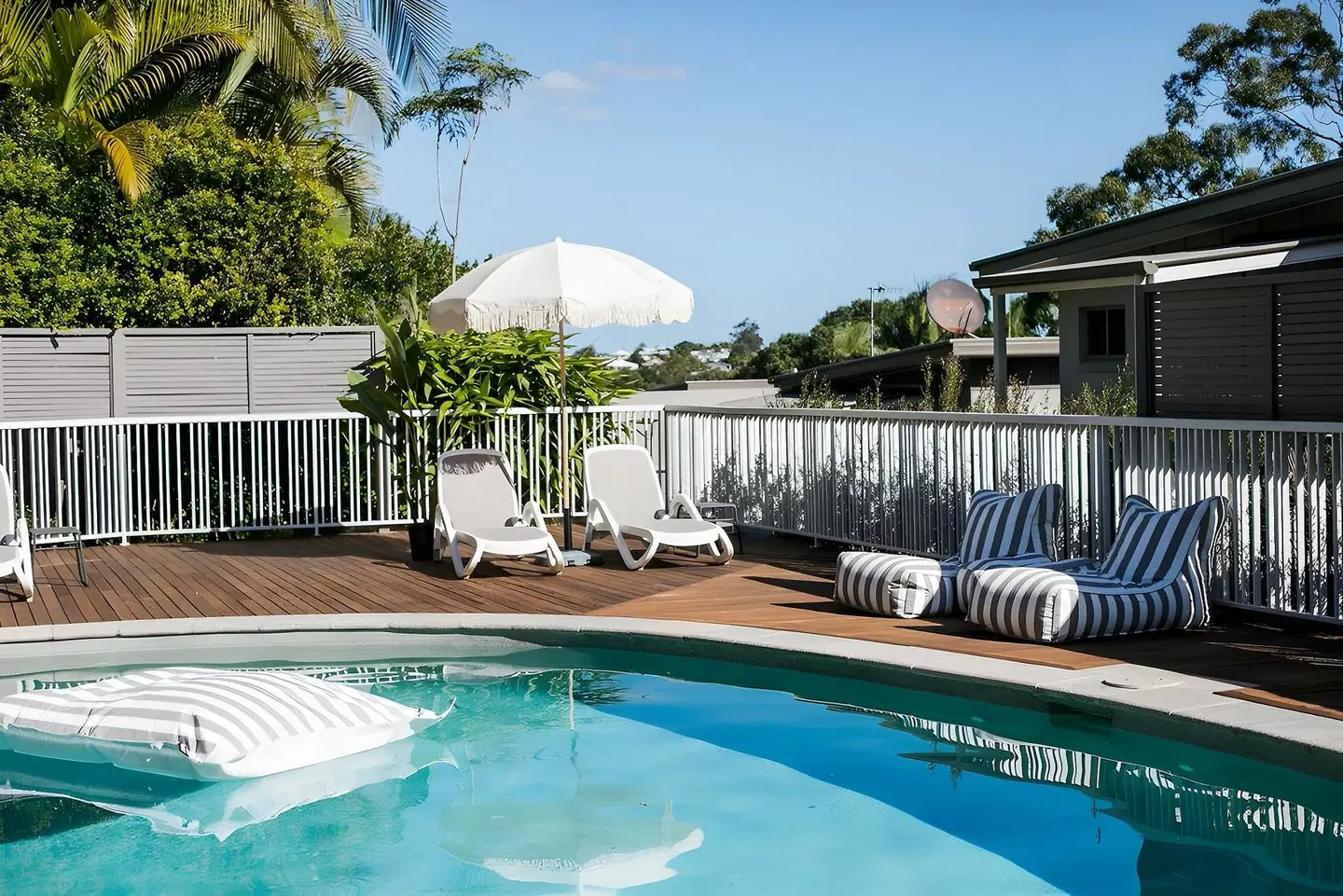 Noosa Heads Motel OUTDOOR_POOL