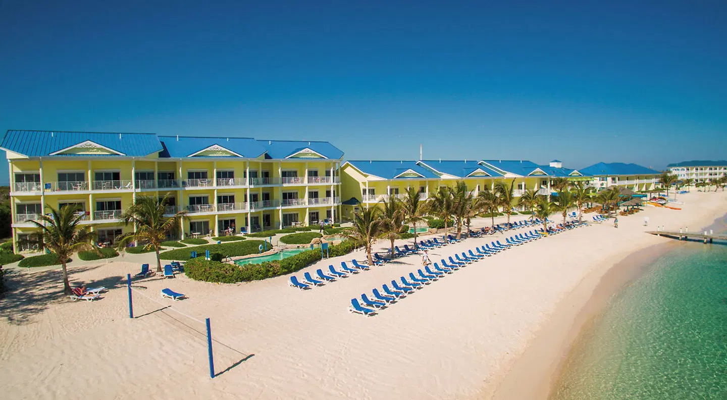 Wyndham Reef Resort Grand Cayman OUTDOOR_POOL